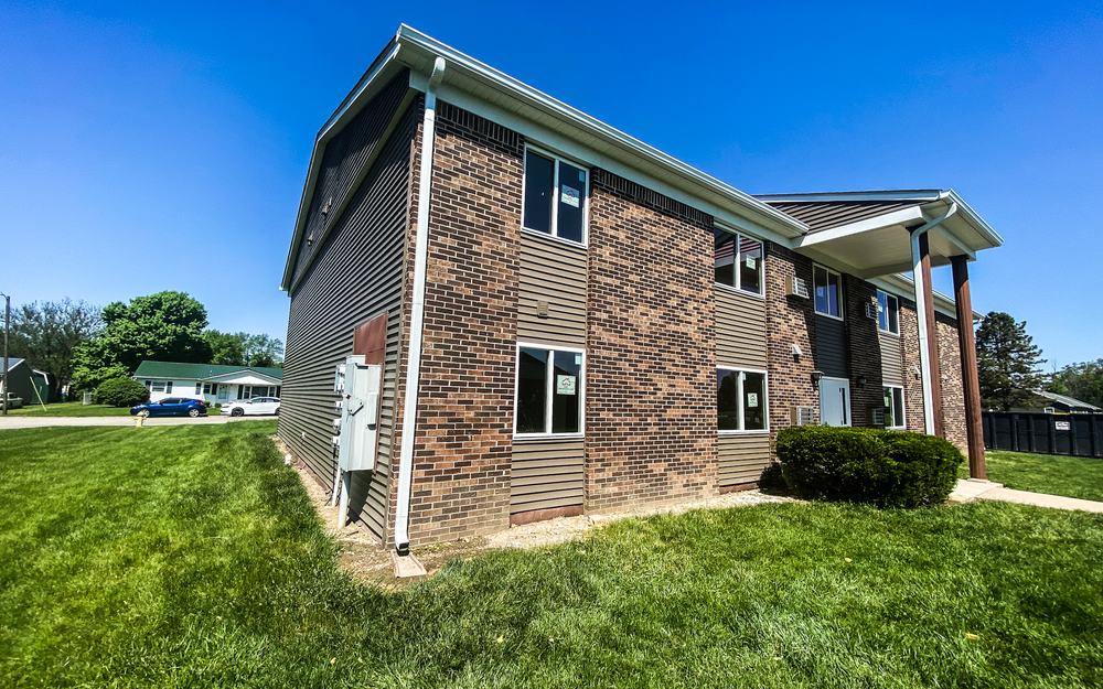 White Range Apartments exterior